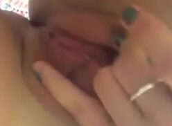 Morena mostrando a buceta em vídeo que vazou no zap